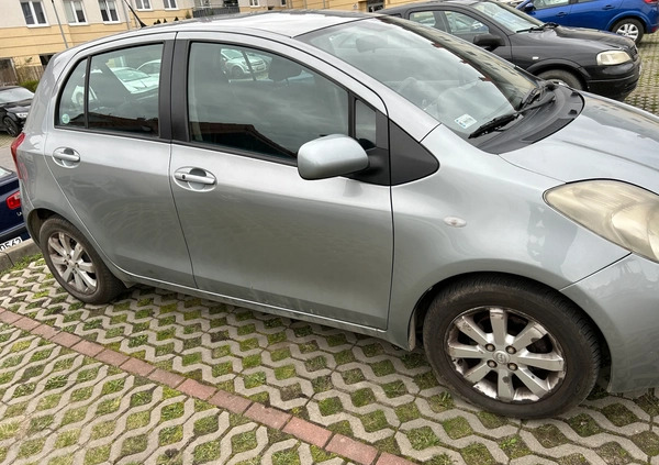 Toyota Yaris cena 17900 przebieg: 241364, rok produkcji 2006 z Gdańsk małe 121